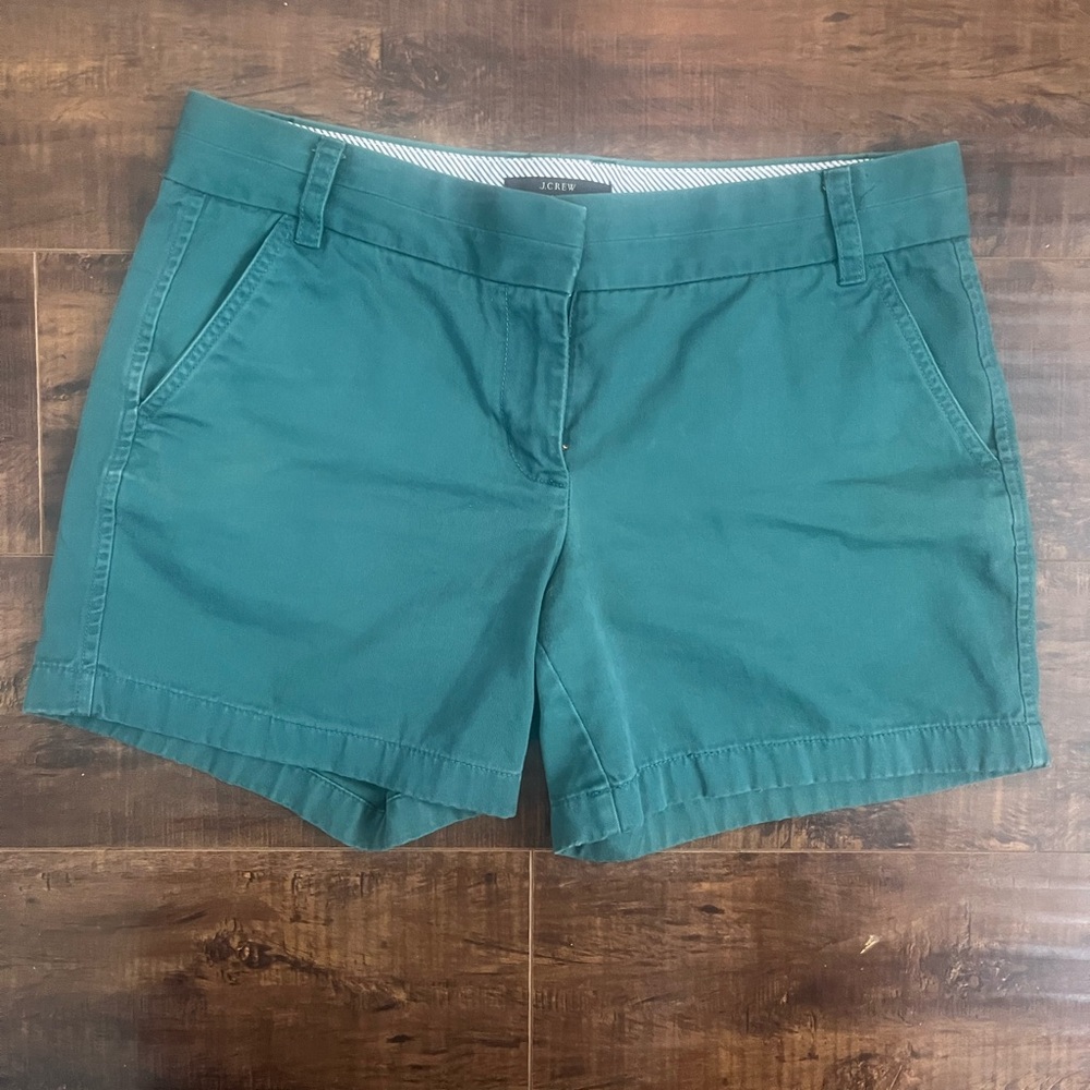 Size 6 low waisted skater shorts